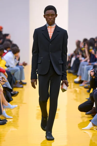 Look 28